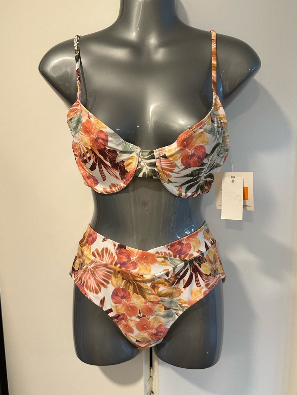 Cyn & Luca NWT Floral High-Waist Bikini Set in Peach & Green